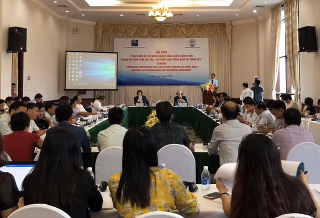 Toàn cảnh hội thảo về phát triển HTX.