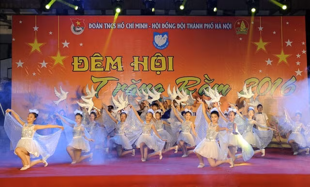 Tiết mục văn nghệ tại chương trình. Ảnh: DUY LINH