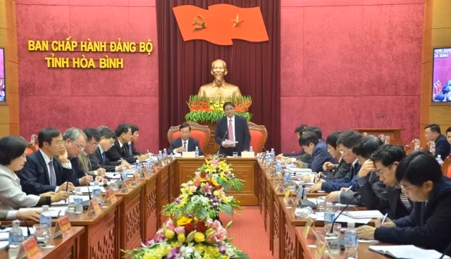 Đồng chí Phạm Minh Chính tại buổi làm việc với Ban Thường vụ Tỉnh ủy Hòa Bình.