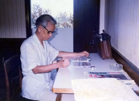 Ðồng chí Trần Trọng Tân chuẩn bị cho Hội thảo khoa học về tư tưởng Hồ Chí Minh ở TP Vũng Tàu tháng 3-1993.     Ảnh tư liệu
