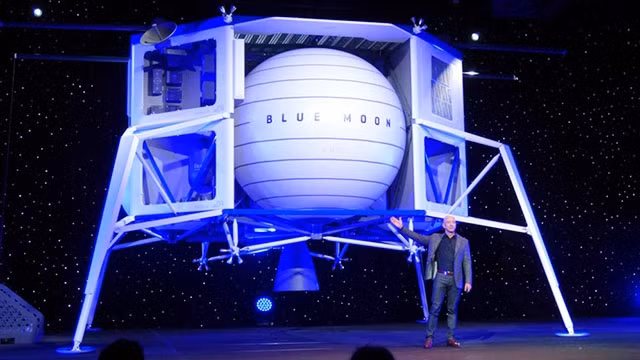 Tỷ phú Richard Branson bay lên rìa vũ trụ trên máy bay "siêu thanh" ảnh 10