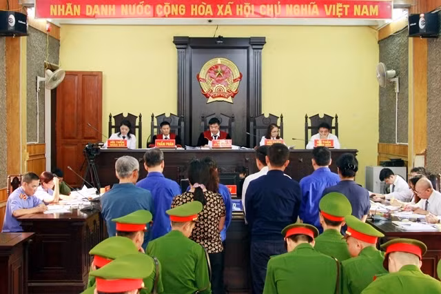  Khai mạc phiên tòa xét xử, sáng 15-10.