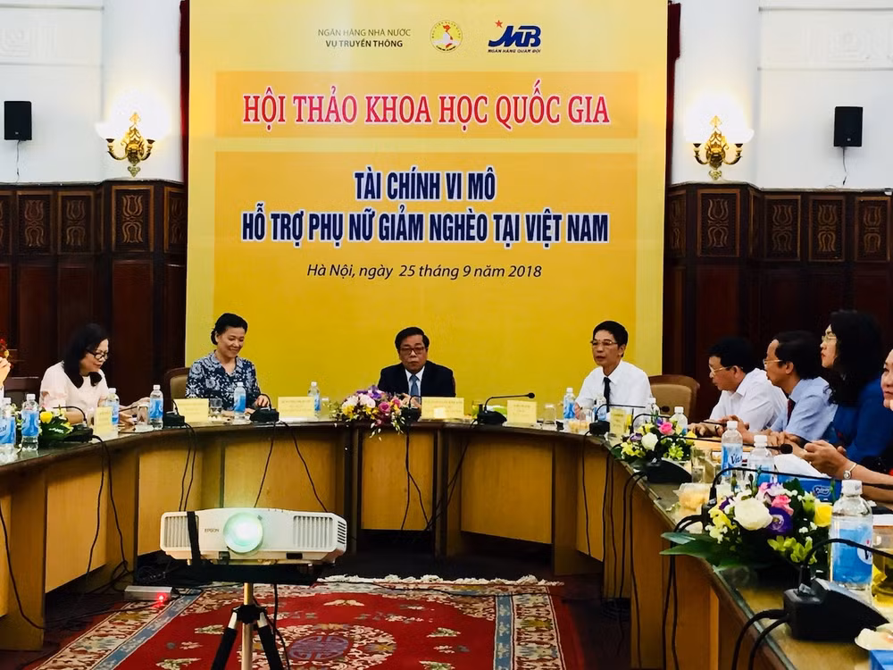 Hội thảo tài chính vi mô hỗ trợ phụ nữ.