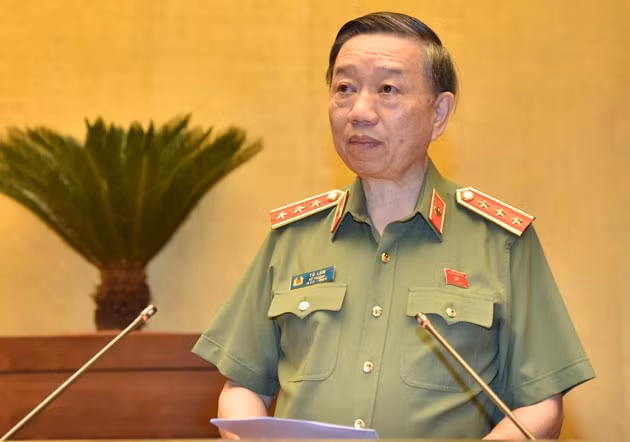 Bộ trưởng Công an Tô Lâm đọc tờ trình dự án Luật Công an nhân dân (sửa đổi).