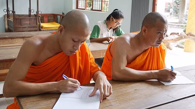 Lớp học tiếng Khmer ở chùa Kongpong Chrây.