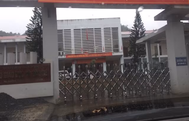 Cổng Sở GD-ĐT Sơn La (Ảnh: Đức Tuấn)