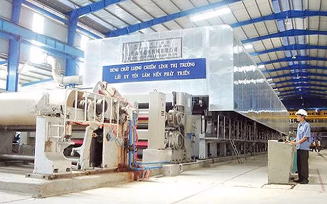 Dây chuyền sản xuất giấy ở Công ty TNHH Lee&Man Việt Nam (Hậu Giang).