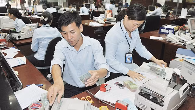 Lãi suất liên ngân hàng tuy tăng nhẹ so cuối tháng 3, song vẫn ở mức thấp. Ảnh: NGUYỆT NGUYỄN