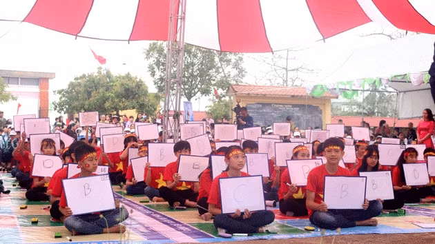 Các học sinh tham gia cuộc thi.
