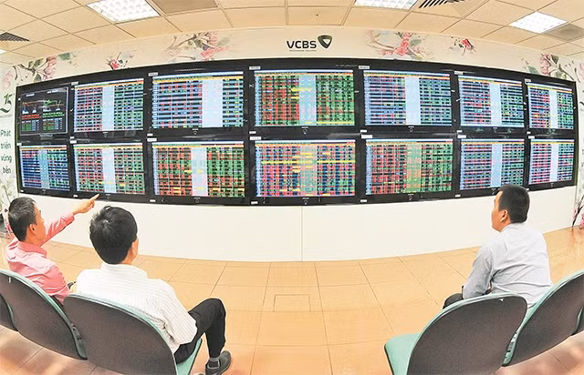 Cần xây dựng một thị trường thật sự minh bạch để hấp dẫn người chơi. Ảnh: Thanh Hà