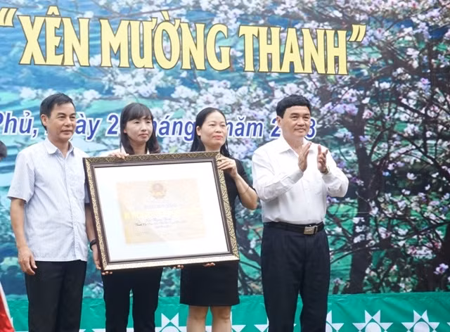 UBND tỉnh Điện Biên trao Bằng công nhận di tích lịch sử cấp tỉnh Xên mường – Mường Thanh cho cán bộ, người dân TP Điện Biên Phủ.