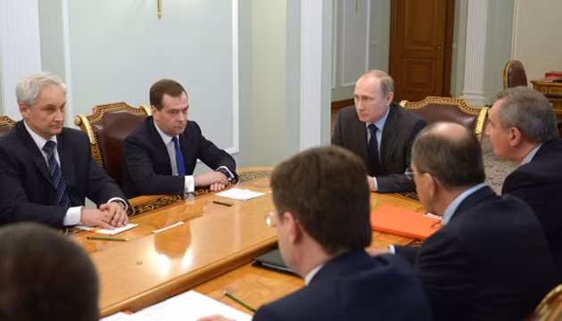 Tổng thống Putin họp bàn với những người đứng đầu chính phủ về Ucraina (ảnh: VOR)
