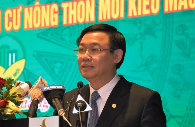 Phó Thủ tướng Chính phủ Vương Đình Huệ phát biểu chỉ đạo tại hội nghị (Ảnh: NGÔ TUẤN)