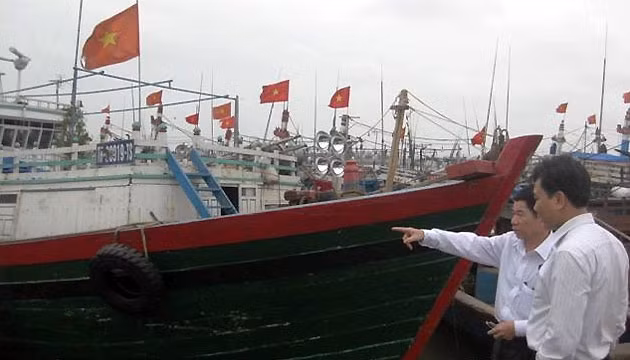 Ngư dân phường Quảng Tiến đóng mới, đưa tàu công suất 1000 CV vào khai thác.