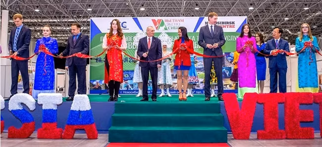 Lễ khai mạc triển lãm “Việt Nam - Expo - Xi-bê-ri” tại thành phố Nô-vô-xi-bi-rơ-xcơ, LB Nga. Ảnh: NOVOSIBEXPO.RU