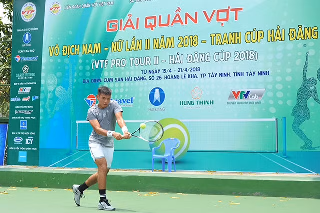 Tay vợt số một Việt Nam Lý Hoàng Nam không gặp nhiều khó khăn khi chỉ phải đối đầu với Vũ Thái Nam (Hà Nội).
