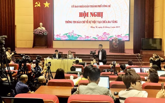 Quang cảnh buổi thông tin báo chí về sự việc chùa Ba Vàng.