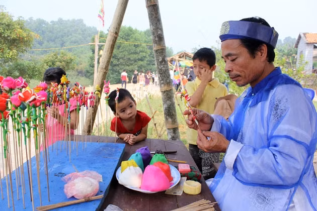 Trẻ em vui hè ở Làng Văn hóa - Du lịch các dân tộc Việt Nam
