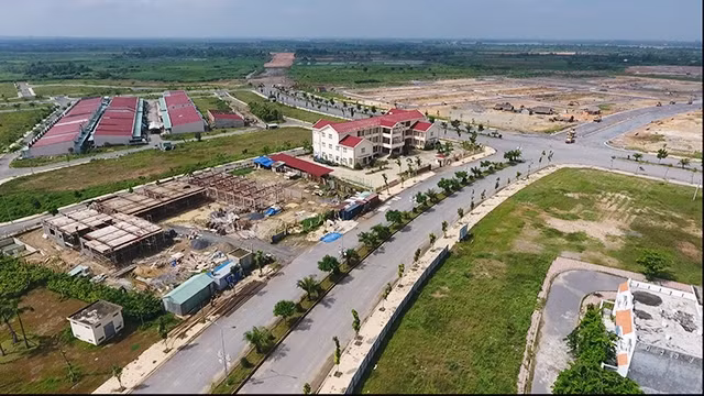 Những công trình tại dự án Long Hưng đang dần được hoàn thiện.