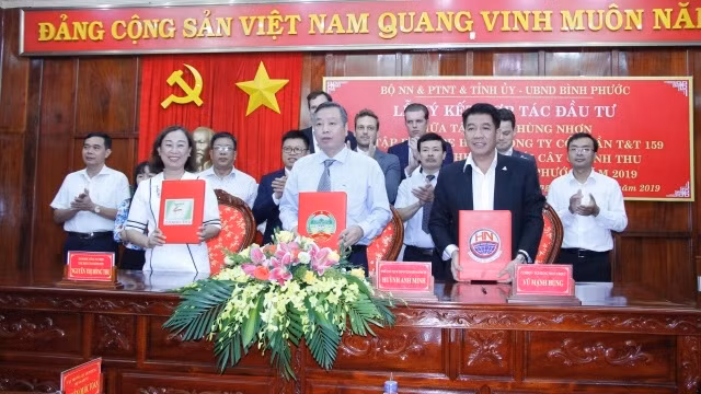 Các đơn vị ký kết hợp tác đầu tư phát triển nông nghiệp trên địa bàn tỉnh Bình Phước.
