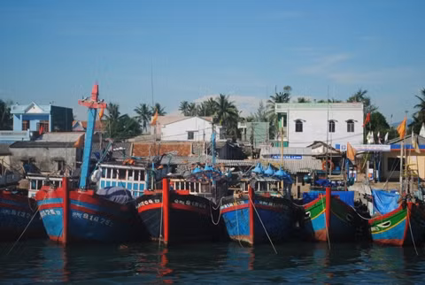 Tàu cá chuẩn bị ra khơi ở cảng cá Sa Kỳ, huyện Bình Sơn, tỉnh Quảng Ngãi.