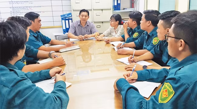 Một buổi sinh hoạt của Chi bộ Quân sự phường 14, quận 10.