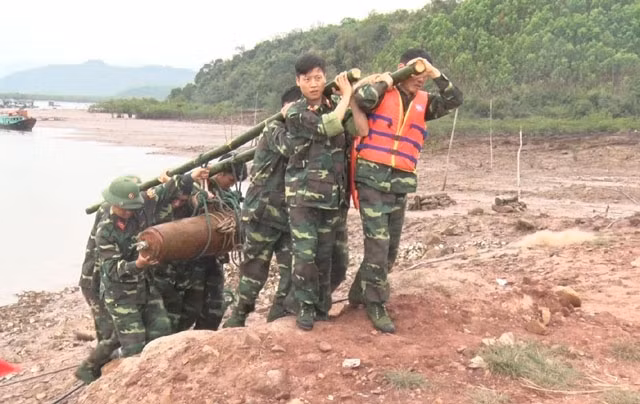 Di dời thành công quả bom nặng 225 kg