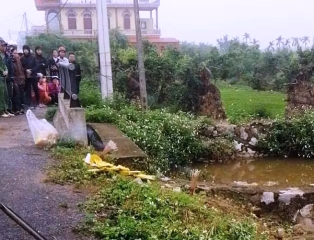 Hiện trường nơi tìm thấy thi thể nữ sinh mất tích.