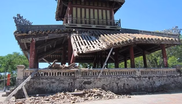 Một góc công trình Phu Vân Lâu bị đổ sập