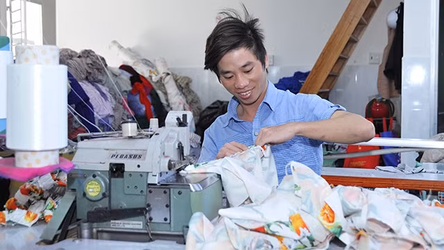 Kinh tế tư nhân tạo việc làm mới, thu hút lực lượng lao động tăng lên hằng năm. Ảnh: ANH NAM