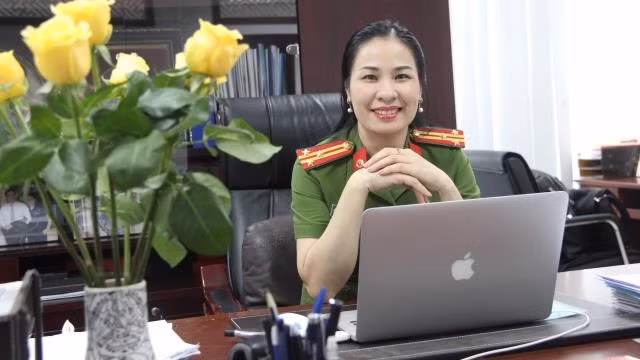 Thượng tá Trịnh Thị Hà.