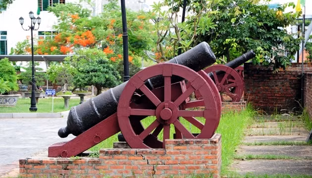 Bộ sưu tập 11 khẩu súng thần công thành Điện Hải được đề nghị công nhận là báu vật quốc gia.