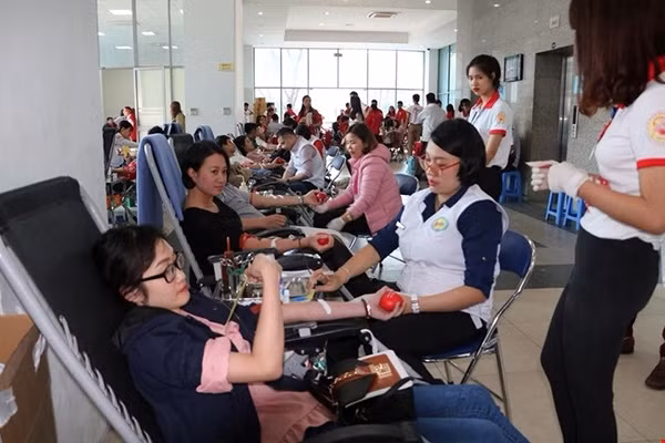 Những háo hức lần đầu cho máu
