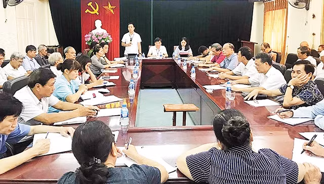 Thực hiện quy chế dân chủ ở cơ sở luôn phải được chú trọng. Trong ảnh: UBND phường Ngọc Lâm, quận Long Biên (Hà Nội) tổ chức Hội nghị giao ban Bí thư chi bộ, tổ trưởng tổ dân phố. Ảnh: Ngô Tâm