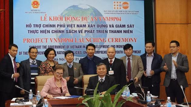 Các đại biểu tại lễ ký kết dự án.