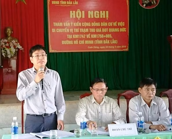 Đại diện Bộ Giao thông vận tải, UBND tỉnh Đác Lắc và chủ đầu tư trạm BOT Quang Đức chủ trì buổi đối thoại.