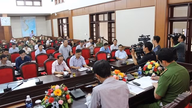Toàn cảnh buổi họp báo.