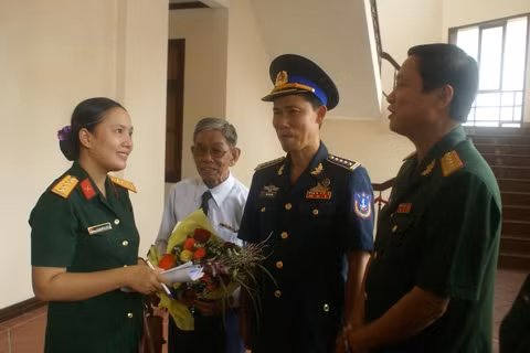 Các đại biểu trao đổi tại Hội nghị.