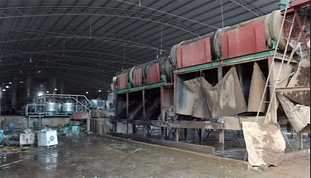 Nhà máy chế biến tinh bột sắn tạm ngừng hoạt động để xử lý vấn đề ô nhiễm môi trường.