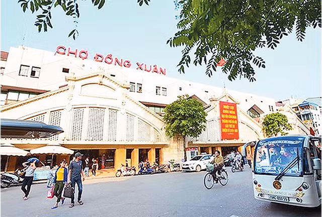Chợ Đồng Xuân, khu vực tập trung buôn bán sầm uất tại Hà Nội. Ảnh: HUY PHẠM