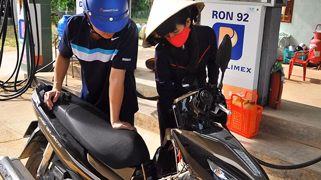 Tiếp tục giữ ổn định giá bán lẻ xăng 