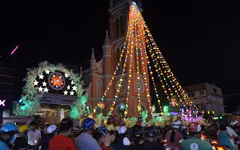 Không khí Giáng sinh ở TP Hồ Chí Minh (Ảnh: Mạnh Hảo).