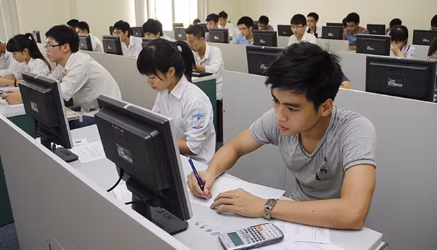 Thí sinh tham dự đánh giá năng lực. (Ảnh: Bùi Tuấn).