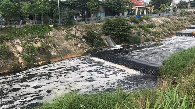 Kênh Ba Bò vẫn đang bị ô nhiễm nghiêm trọng.