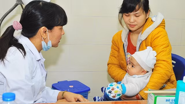 Quyền lợi người bệnh sẽ bị ảnh hưởng khi chưa có sự thống nhất trong thanh toán BHYT. Ảnh: SONG SONG