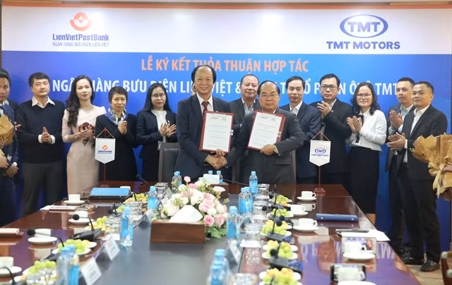 Lễ ký thỏa thuận hợp tác giữa LVB và TMT.