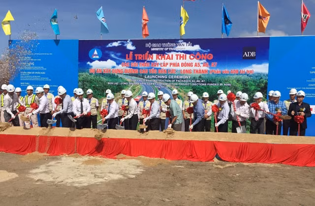 Lễ khởi công ba gói thầu cuối cùng Dự án đường cao tốc Bến Lức – Long Thành.