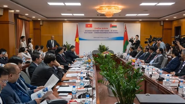 Diễn đàn doanh nghiệp Việt Nam - Oman thảo luận nhiều định hướng hợp tác kinh tế - thương mại giữa hai bên trong thời gian tới.