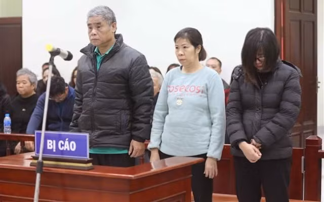 Các bị cáo tại phiên tòa.