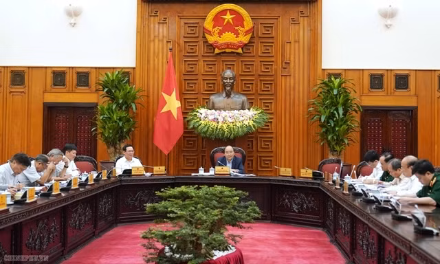 Thủ tướng chủ trì họp Thường trực Tiểu ban Kinh tế - Xã hội Đại hội XIII của Đảng